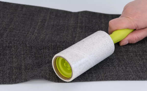 how to remove lint from woolen clothes