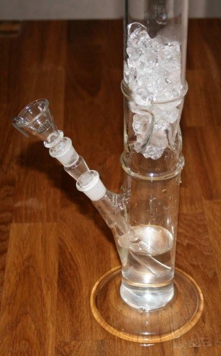 ice in bong causes pneumonia