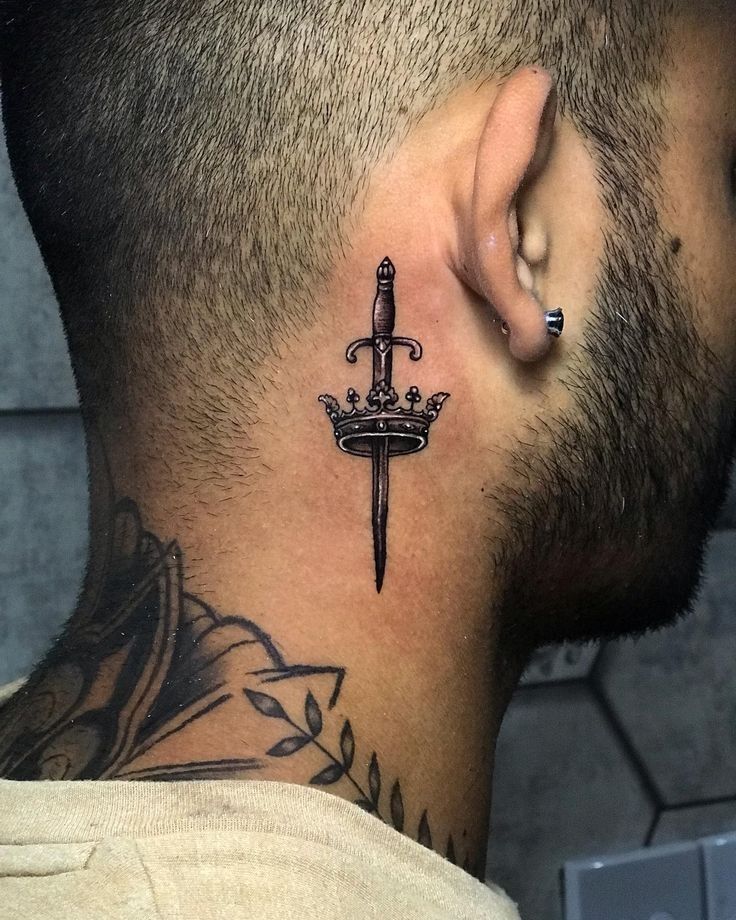 imagenes de tatuajes para hombres en el cuello