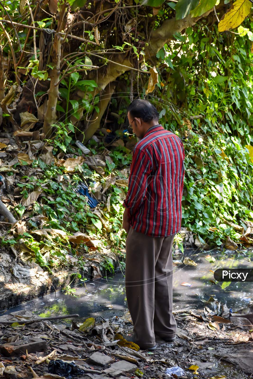 indian peeing outdoor