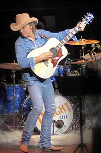 is dwight yoakam still active