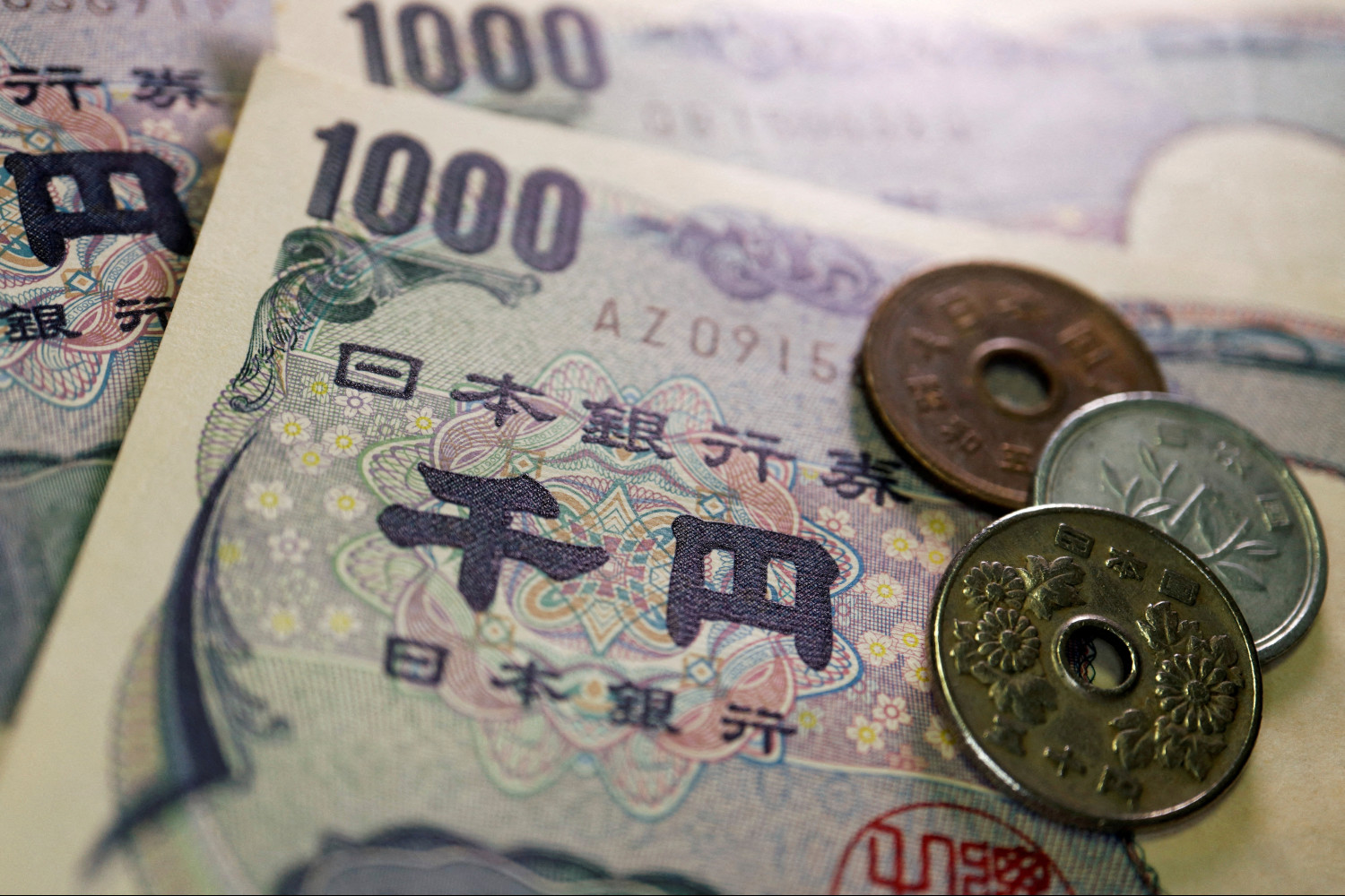 japanese yen into euros