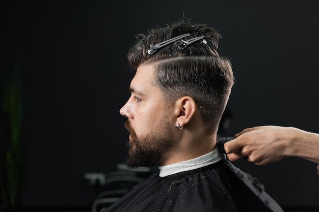 men haircut with machine