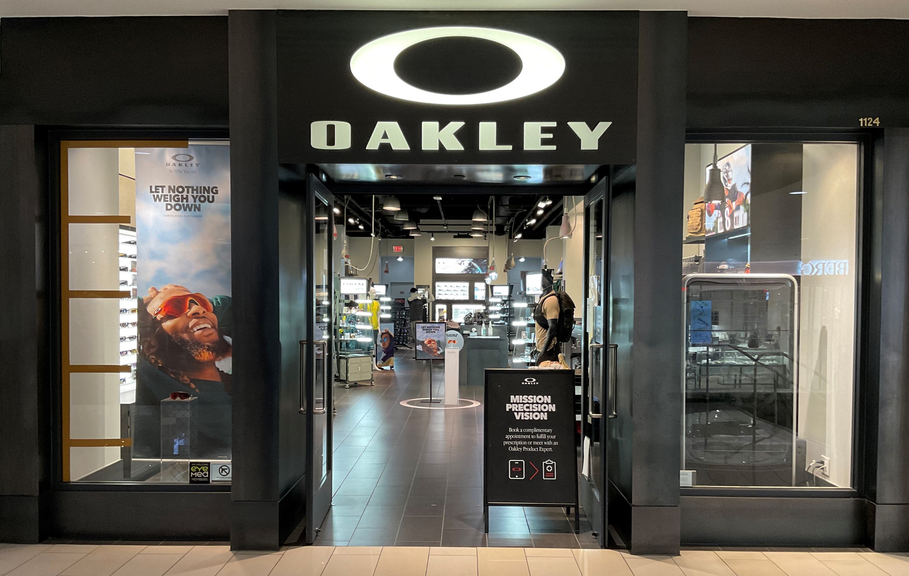 oakley stores