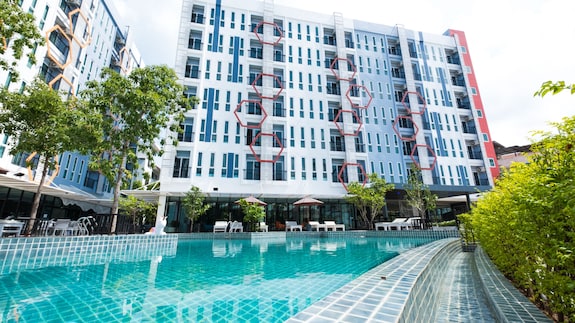 p plus hotel pattaya reviews