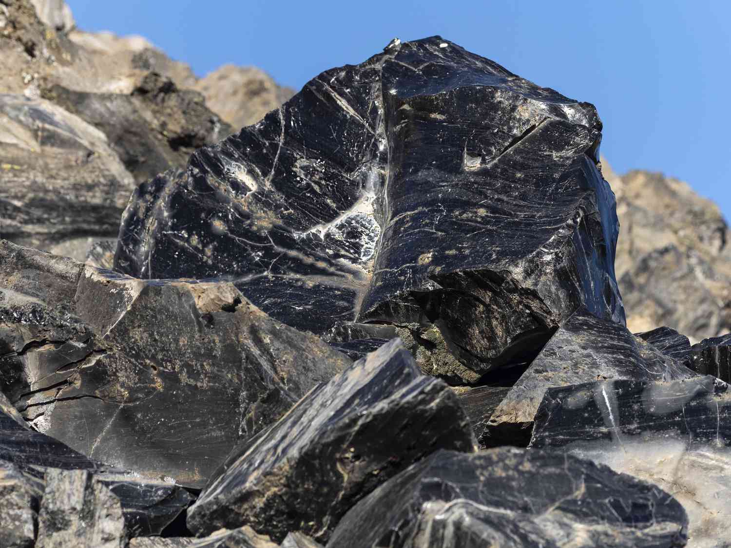pictures of obsidian rocks