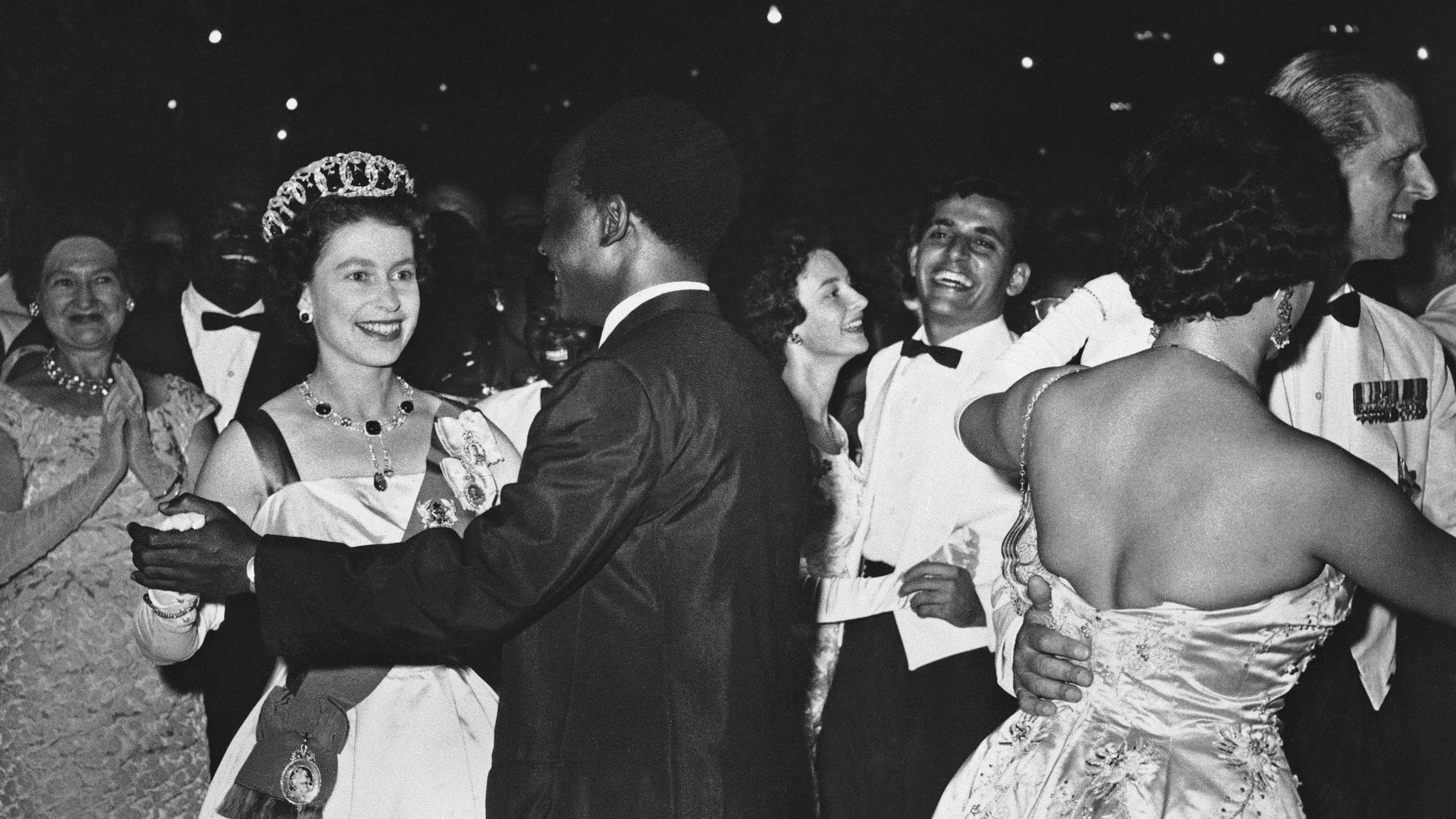 queen elizabeth dancing with african