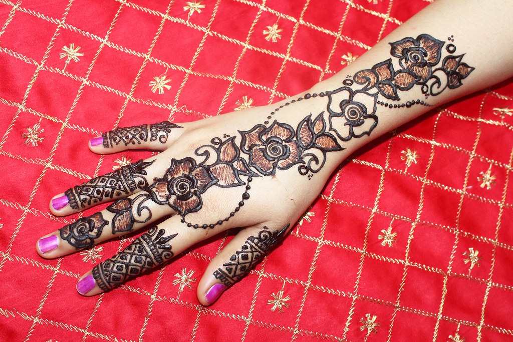 red and black mehndi design