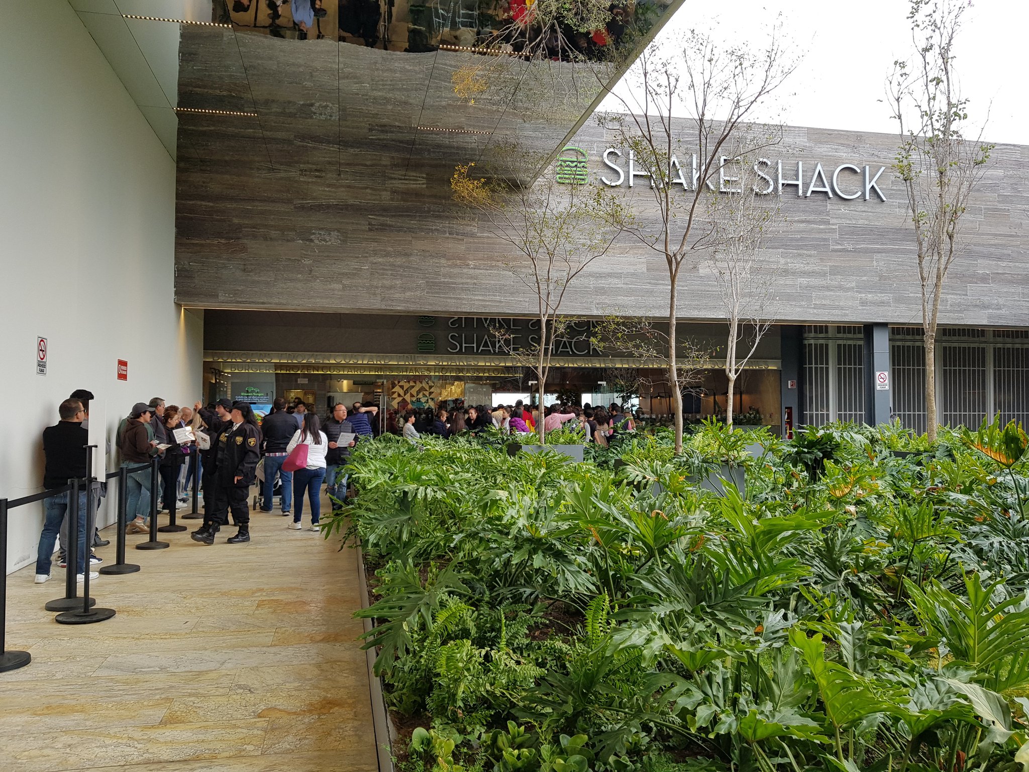 shake shack plaza satelite