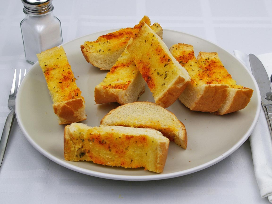 slice of garlic bread calories