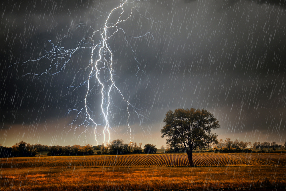 storm meaning in marathi