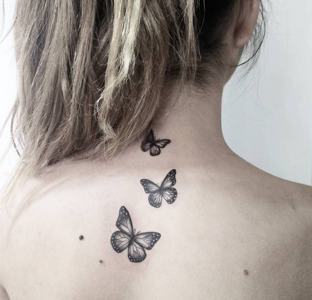 tatuaje mariposas espalda mujer