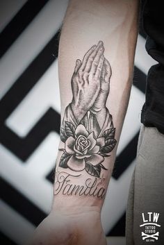 tatuajes brazo hombre familia