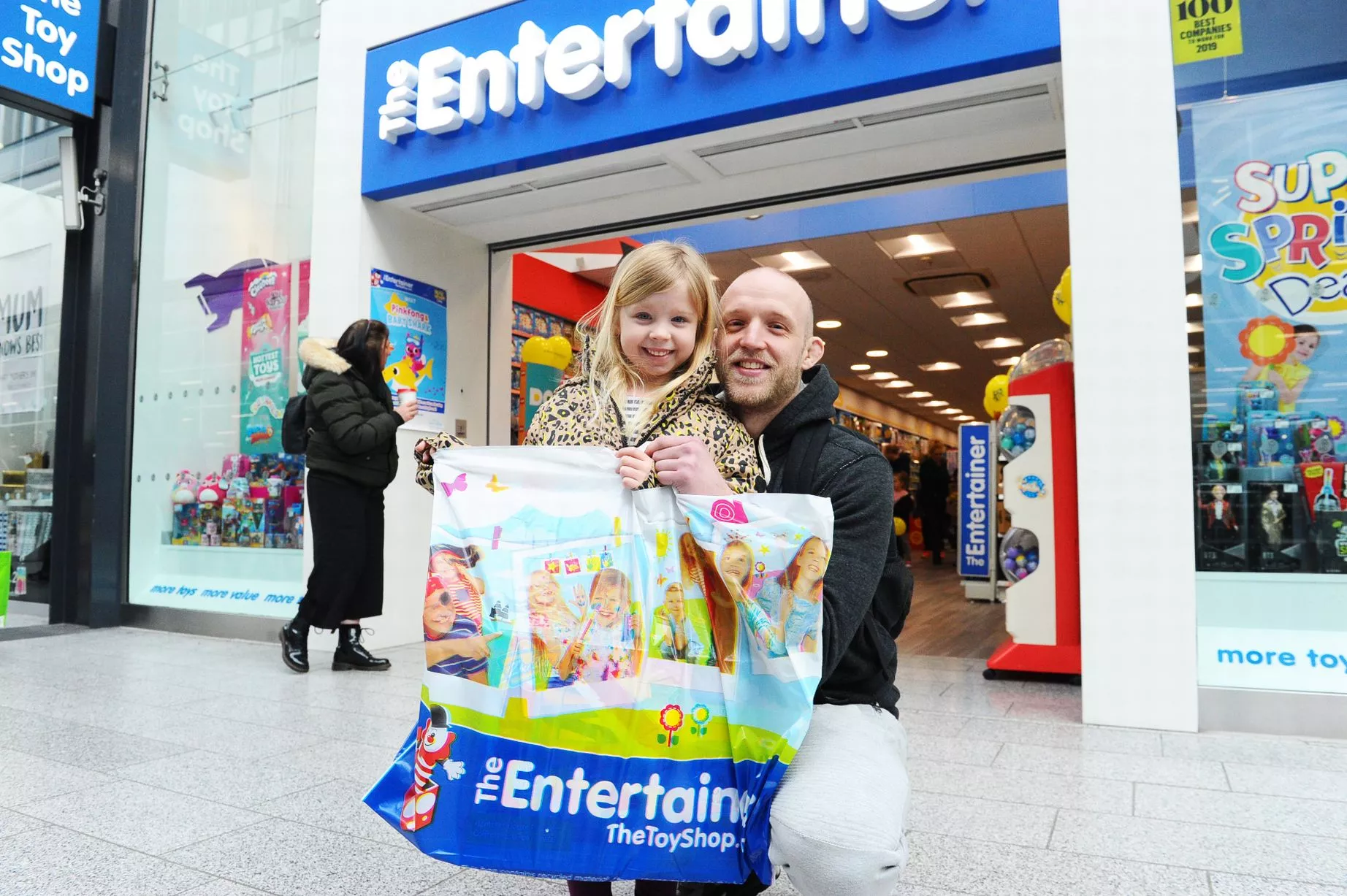 toy entertainer hull