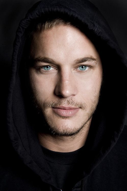 travis fimmel eyes