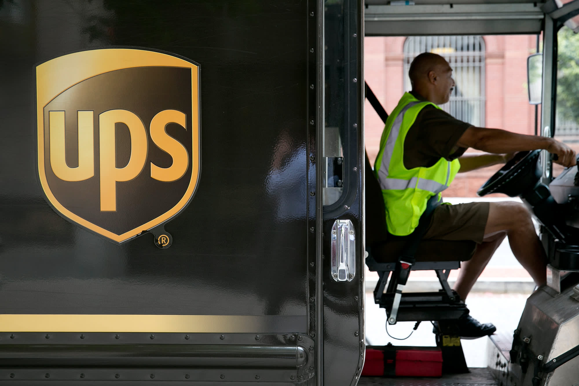 ups hourly wage driver