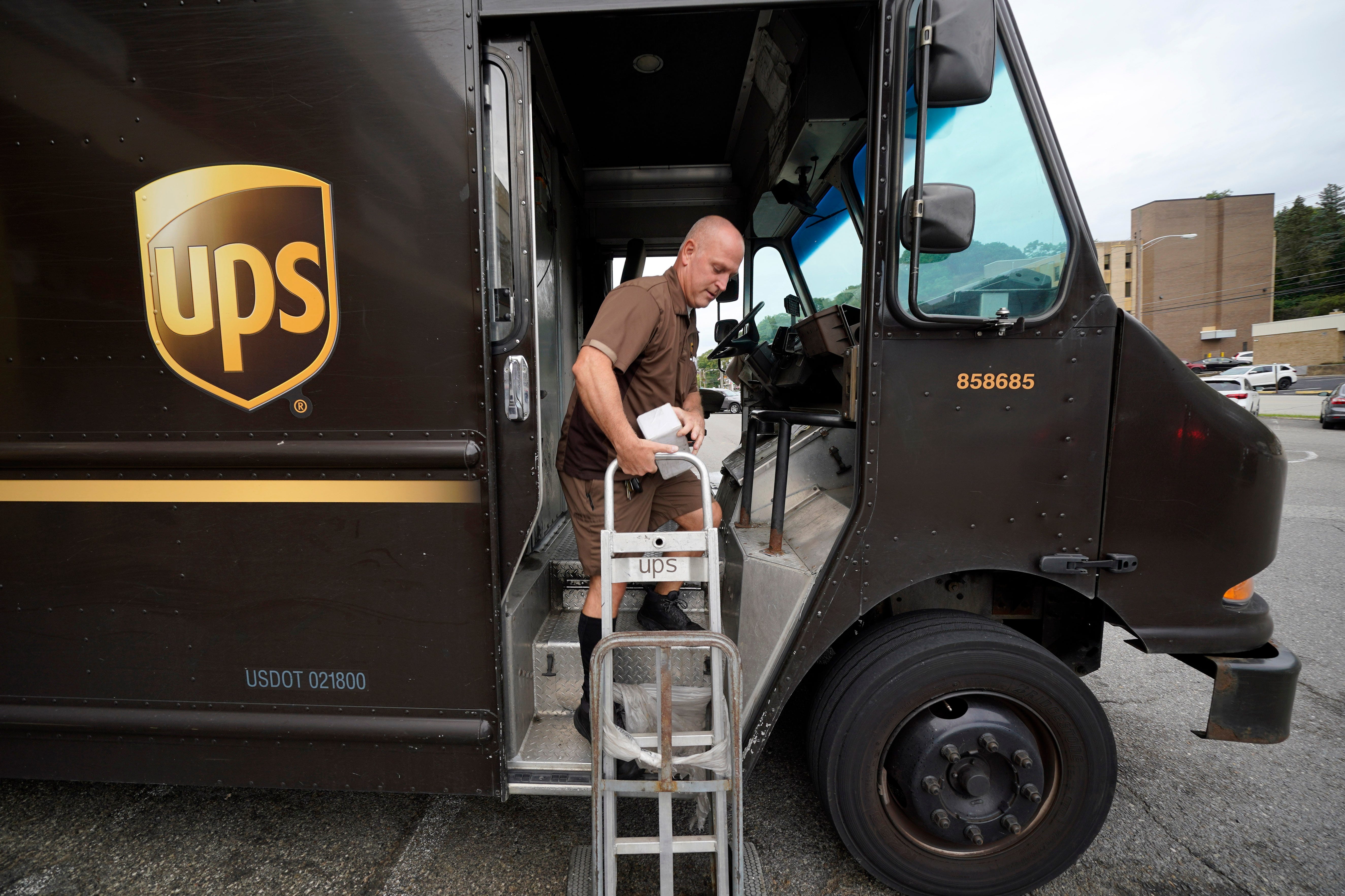 ups seasonal driver salary