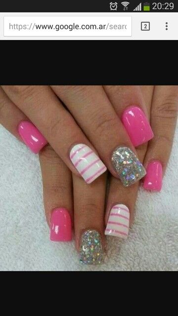 uñas fucsia y blanco