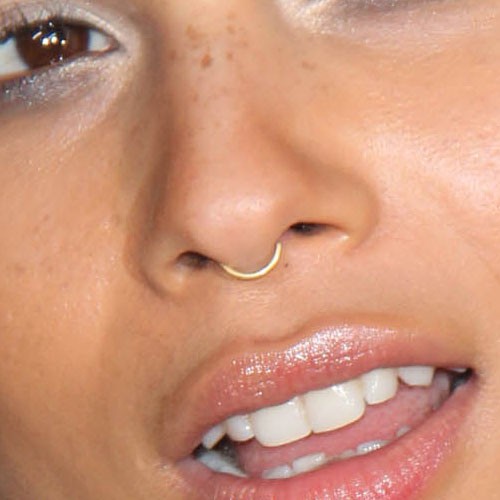 zoe kravitz septum piercing